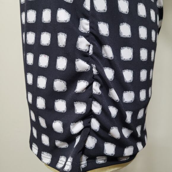 Vince Camuto Women Black White Faux Wrap Mod Top Geometric Print Stretch Medium - Picture 6 of 8
